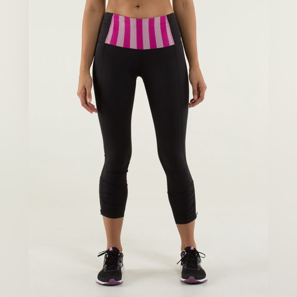 Lululemon Runday Crop. Black / Micro Macro Stripe Raspberry. Size 2